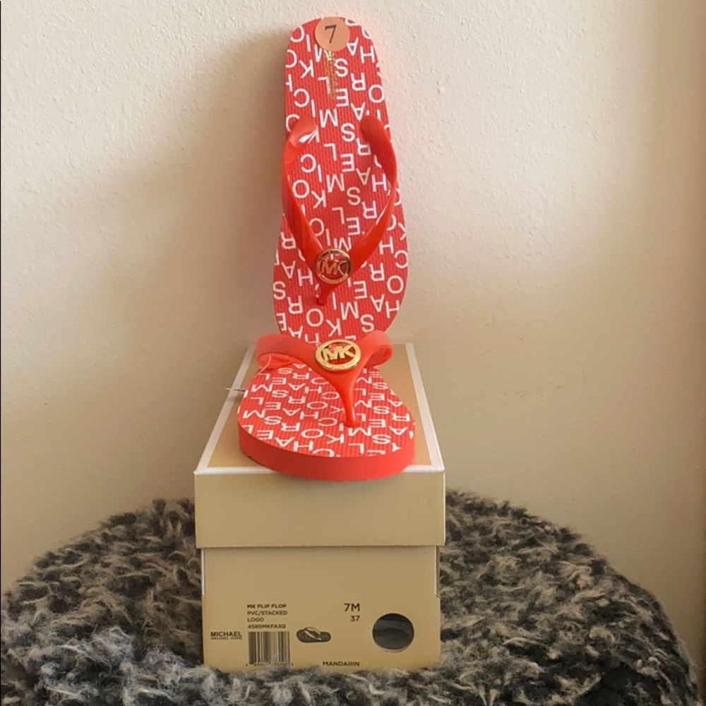 Michael Kors flip flops / sandals size 37 / 7M